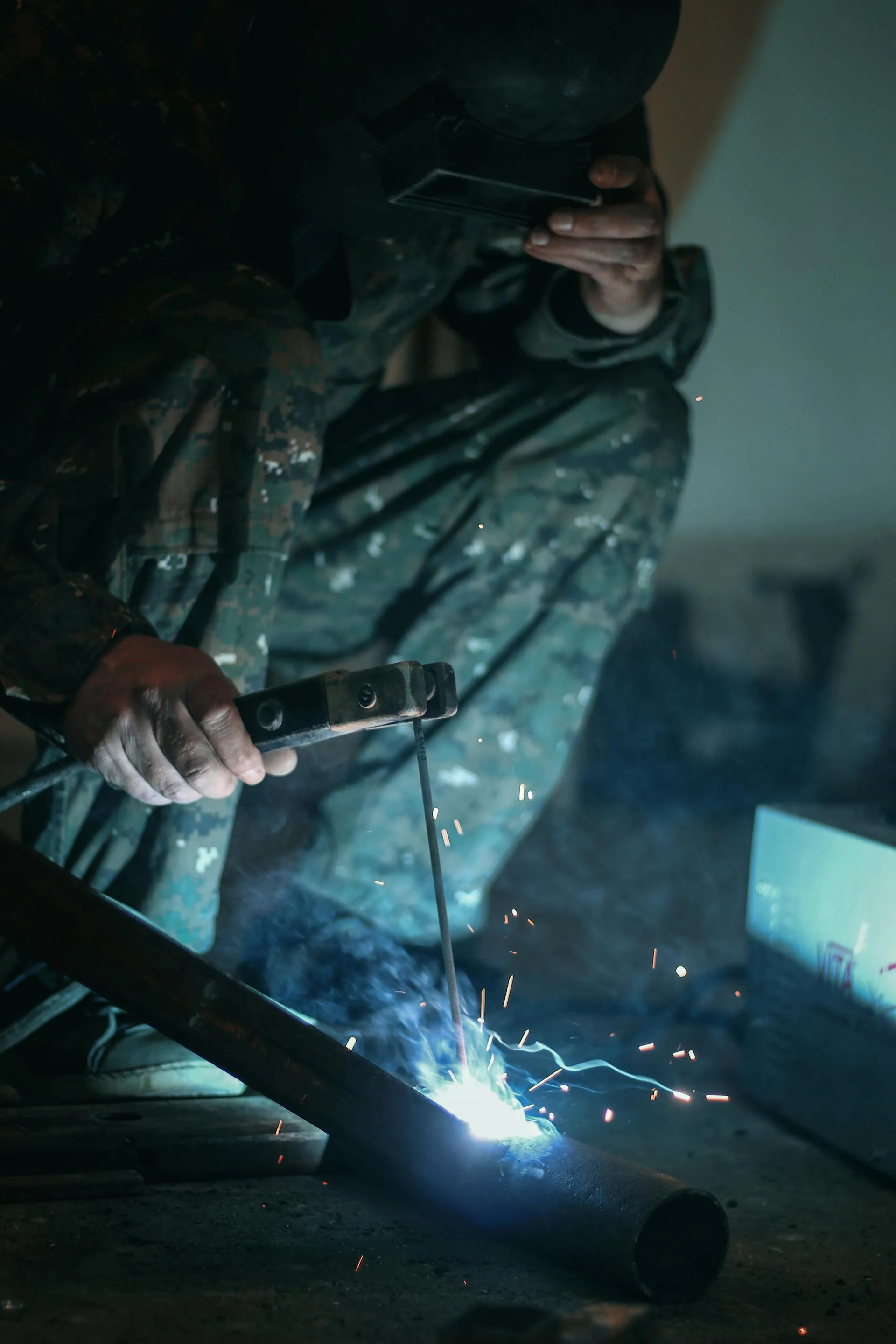 Ремонт розпашних воріт у Березані